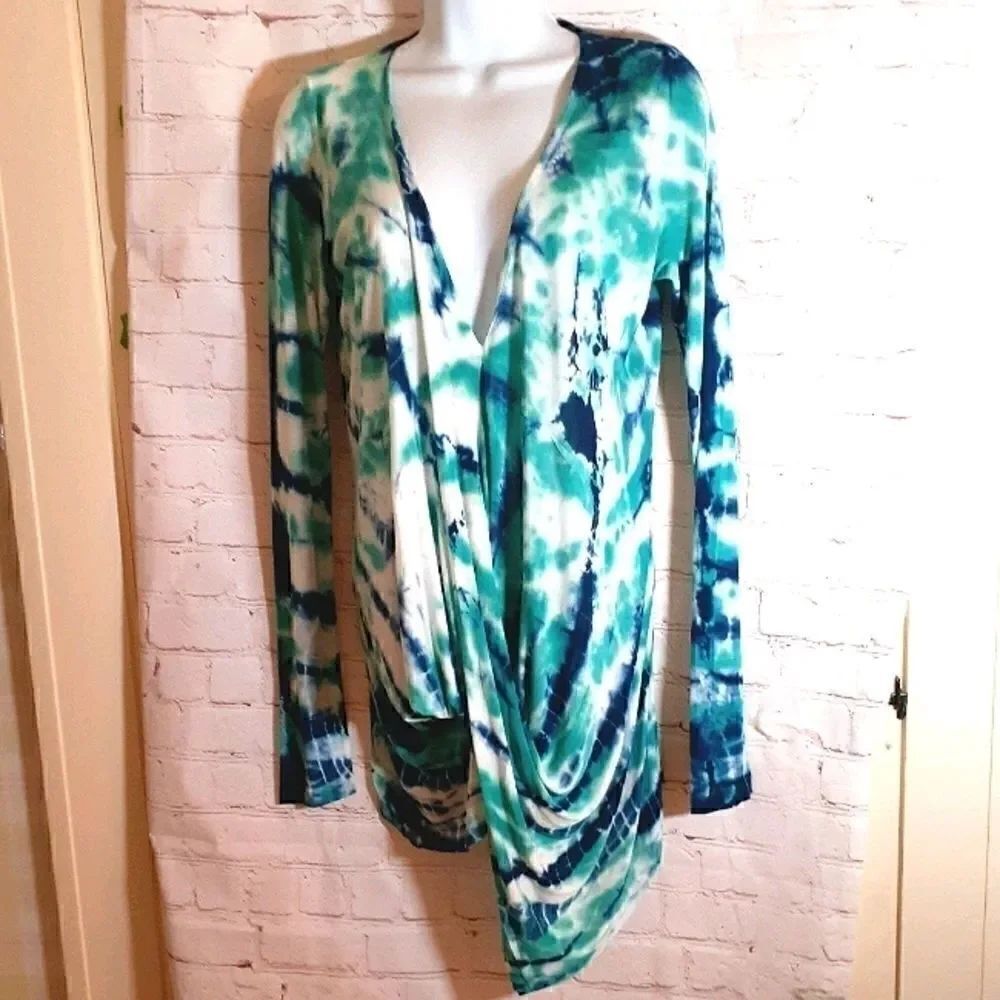 NWOT Young Fabulous & Broke Aqua/Wht Tie Dye Asymmetrical Hem Top XS/S Ret. $178